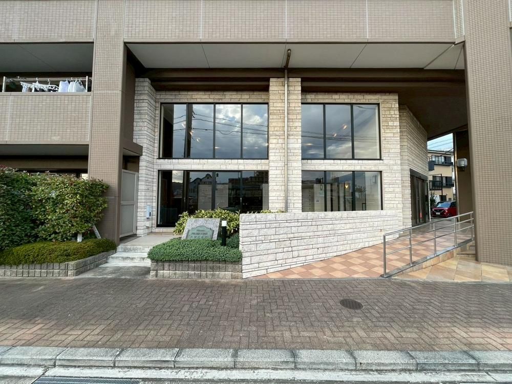 Renovated 3LDK Apartment with Ocean View in Yokosuka - Thumbnail 2