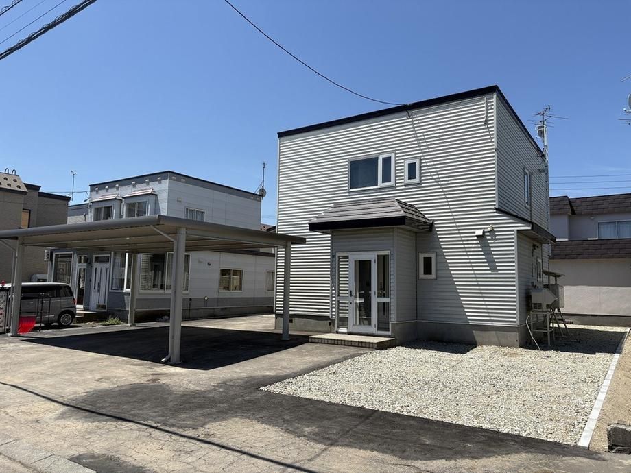 Spacious 3LDK House in Sapporo's Kita Ward with Large Lot - Image 1