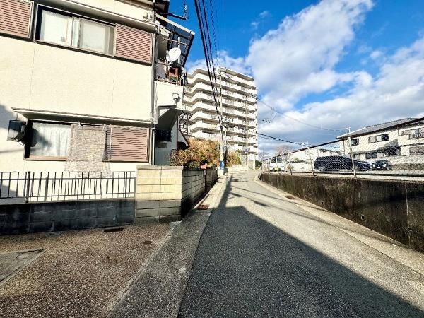 Renovated 4LDK+S House Near Yamanomachi Station, Kobe - Image 1