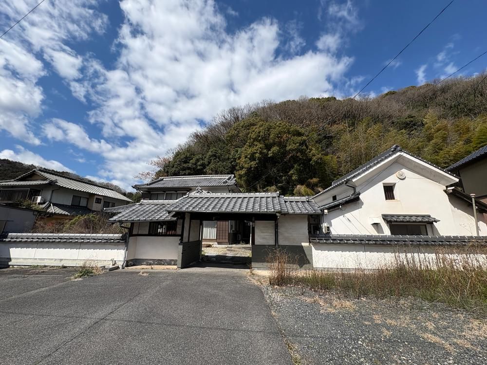 7LDK House for Sale in Ibara City, Okayama - Thumbnail 2