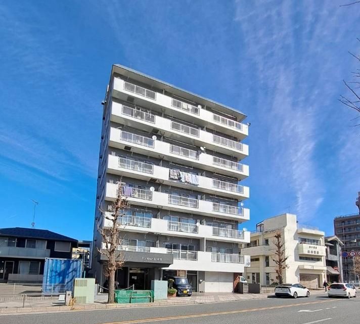 2LDK Apartment for Sale in Yokosuka, Kanagawa - 6 Million Yen - Thumbnail 2
