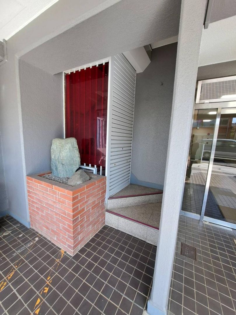 2LDK Apartment for Sale in Yokosuka, Kanagawa - 6 Million Yen - Thumbnail 3