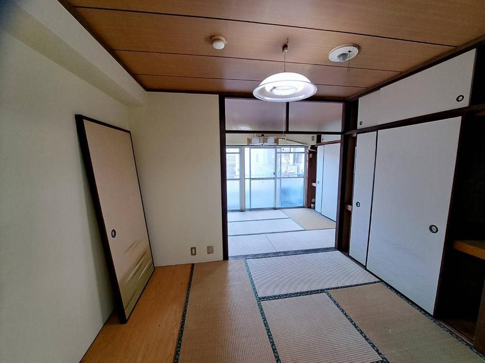 2LDK Apartment for Sale in Yokosuka, Kanagawa - 6 Million Yen - Thumbnail 4