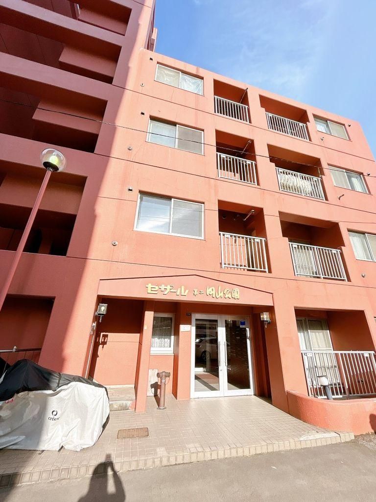 Renovated Studio Apartment Near Maruyama Koen Station, Sapporo - Thumbnail 2