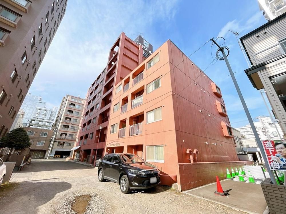 Renovated Studio Apartment Near Maruyama Koen Station, Sapporo - Thumbnail 3