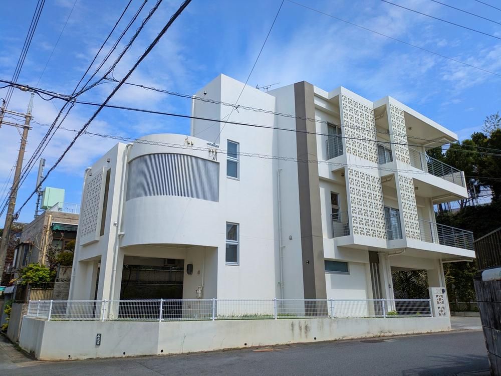3LDK Corner House for Sale in Naha, Okinawa - Thumbnail 2