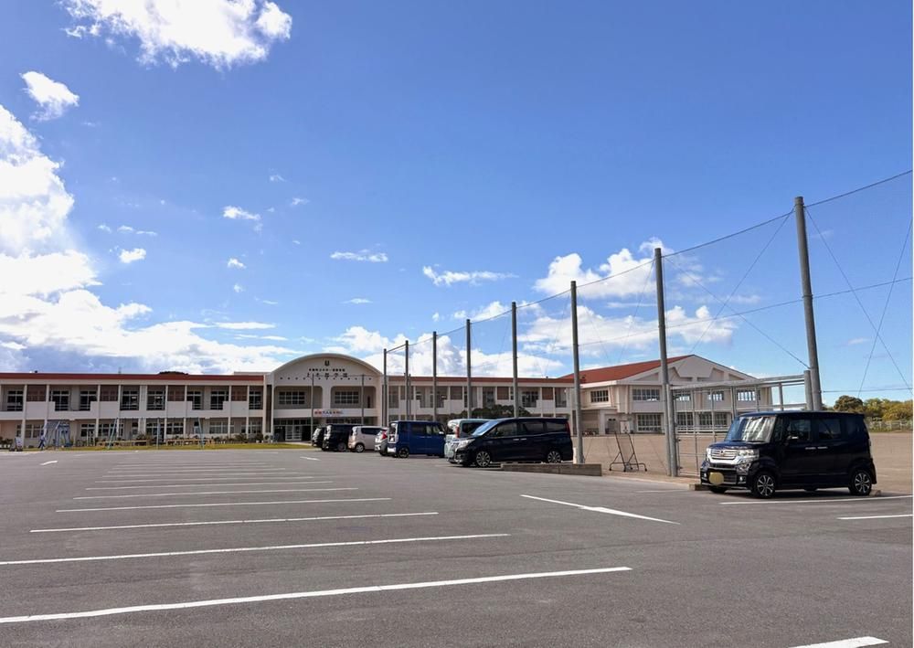 Land for Sale in Motobu-cho, Okinawa, 677 sqm - Thumbnail 3