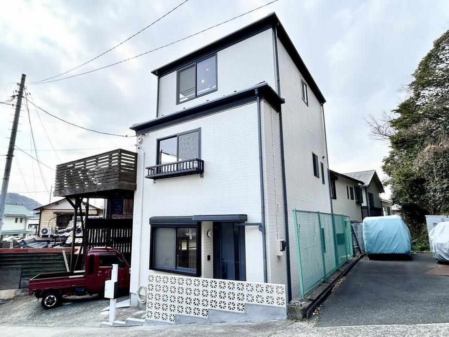 Renovated 3LDK House for Sale in Hayama, Kanagawa - Thumbnail 2
