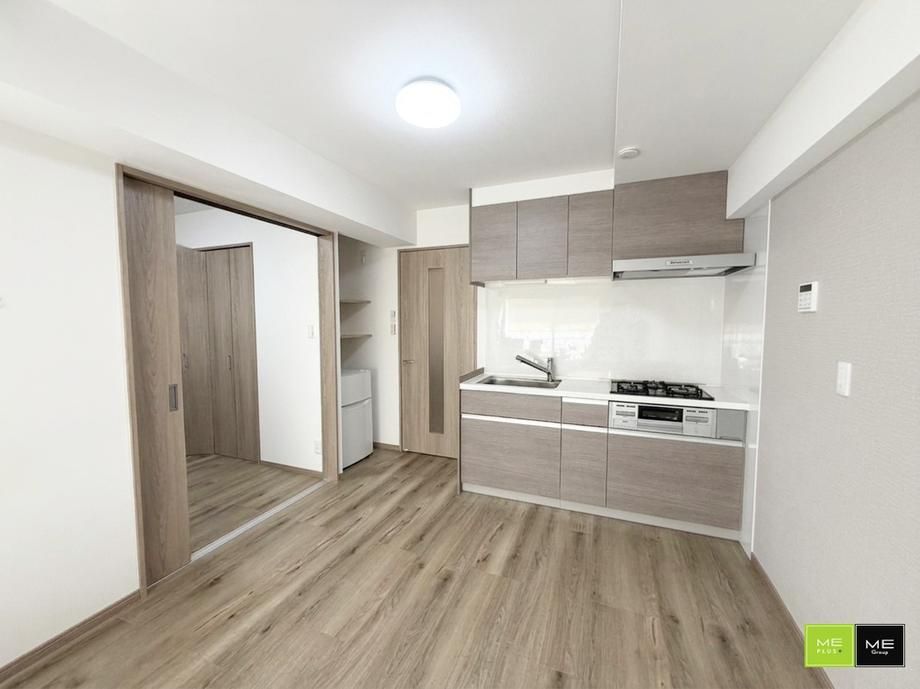 2DK Apartment for Sale in Kami-Ochiai, Shinjuku, Tokyo - Thumbnail 2