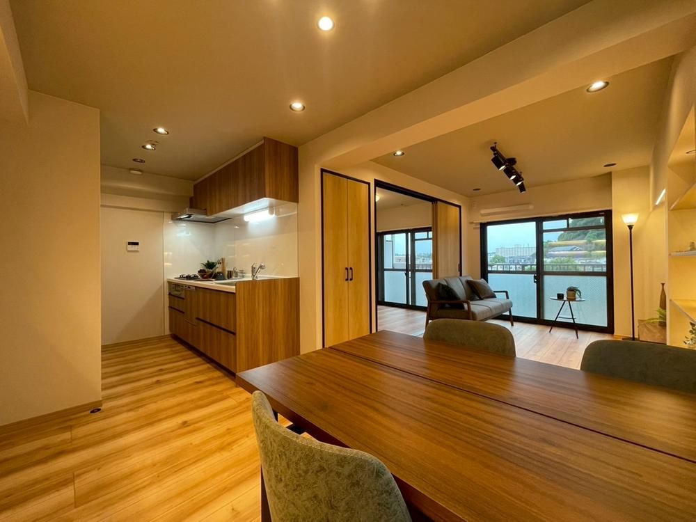 Renovated 2LDK Apartment for Sale in Minami-Ota, Yokohama - Thumbnail 4