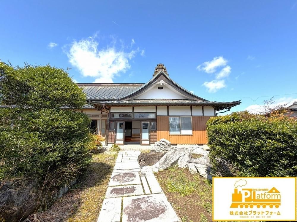 Spacious 8DK House on Large Corner Lot in Kurihara, Miyagi - Image 1