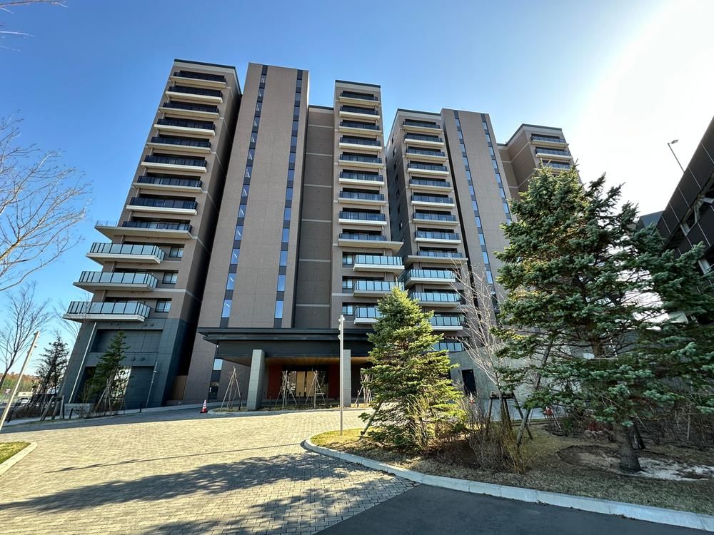 Le Jade Hokkaido Ballpark 3LDK Apartment for Sale in Kitahiroshima - Thumbnail 2