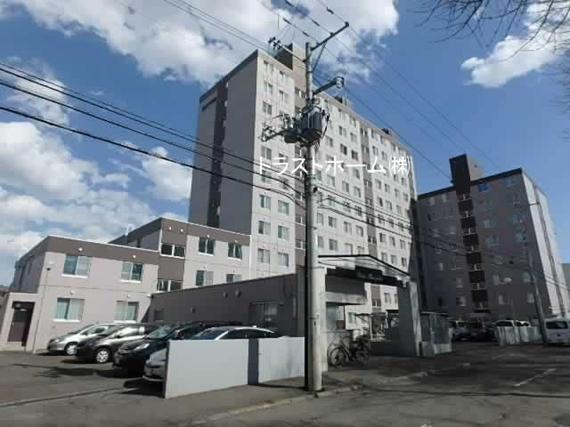 Renovated 3LDK Apartment in Sapporo Toyohira Ward for Sale - Thumbnail 2