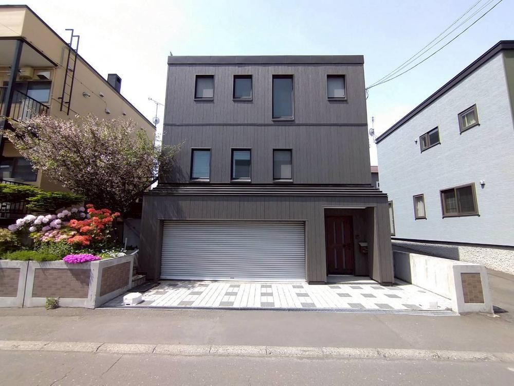 5LDK+2S RC House for Sale in Sapporo, Shiroishi-ku - Thumbnail 2