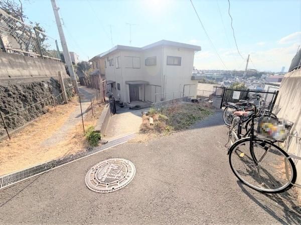 5LDK+S House for Sale in Tsurumi-ku, Yokohama - 198m2 Land - Thumbnail 2