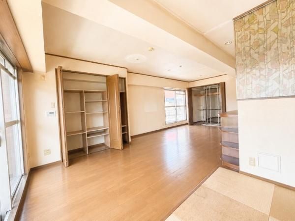 1LDK Apartment for Sale in Suita, Osaka Near Esaka Station - Thumbnail 4