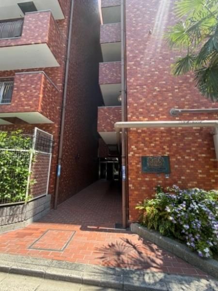 1LDK Apartment for Sale in Suita, Osaka Near Esaka Station - Thumbnail 2