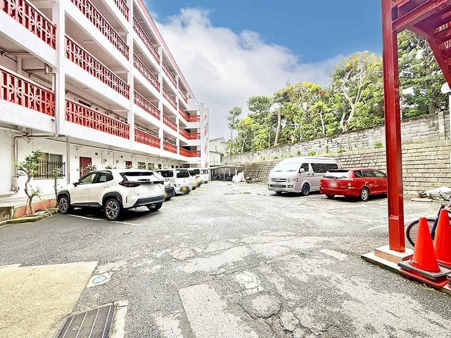 Spacious 2LDK+S Apartment in Chigasaki, Kanagawa - Thumbnail 2
