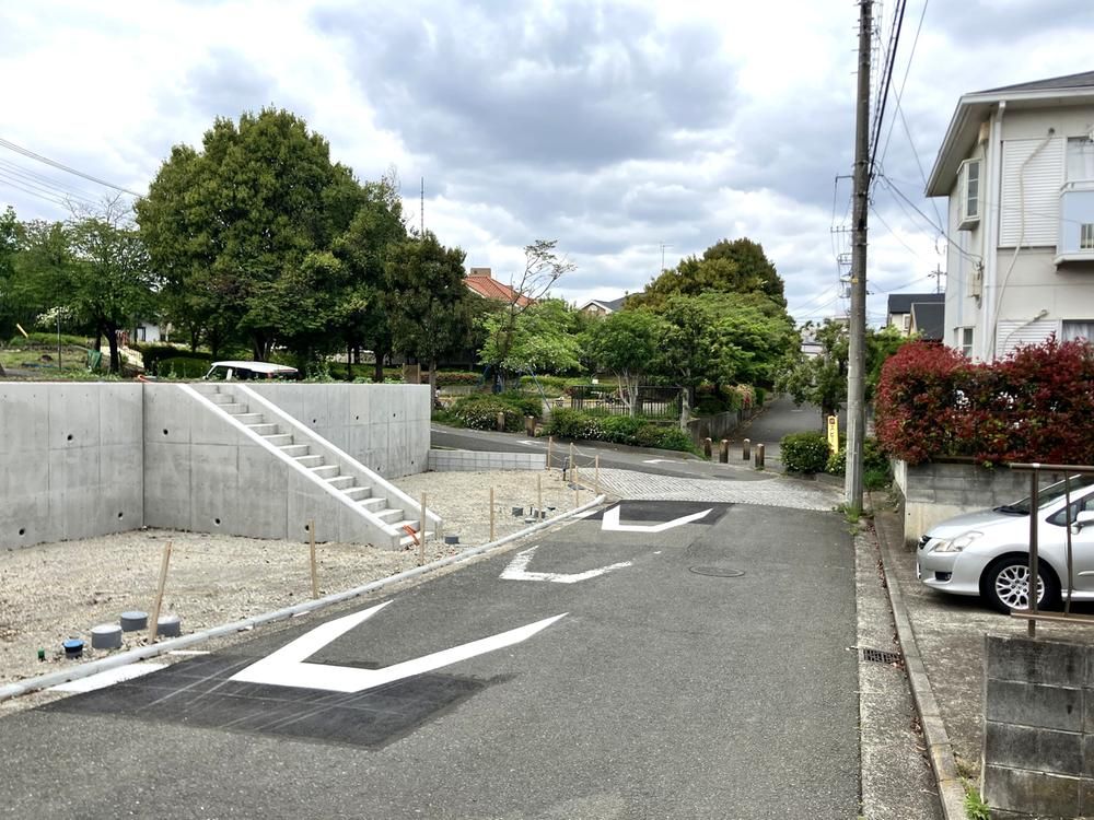 Land for Sale in Tsuzuki Ward, Yokohama – 217.4 sqm - Thumbnail 2