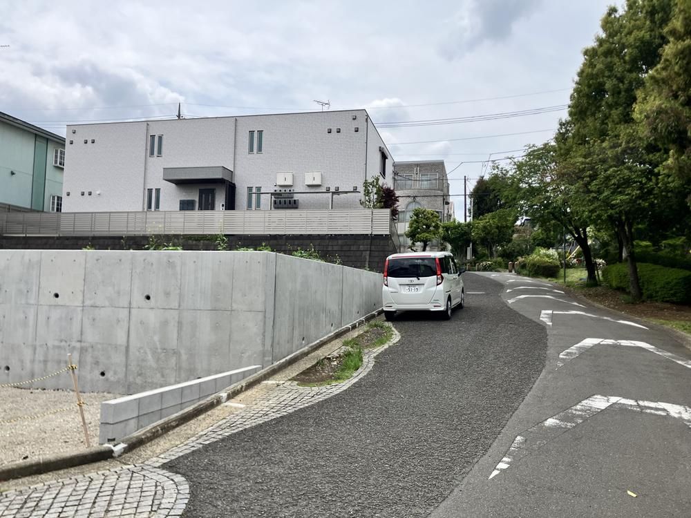 Land for Sale in Tsuzuki Ward, Yokohama – 217.4 sqm - Thumbnail 3