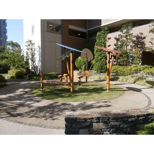 3LDK Renovated Corner Apartment in Kawasaki City, Kanagawa - Image 1