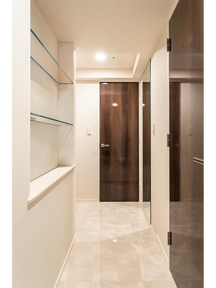 2LDK Apartment for Sale in Nishi-Shinjuku, Tokyo - 83.79m² - Thumbnail 4