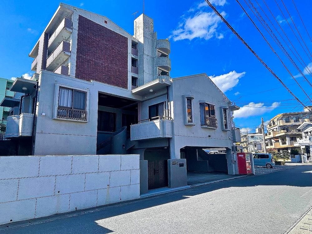 5LDK House and 6-Story Apartment for Sale in Nishihara, Okinawa - Thumbnail 2