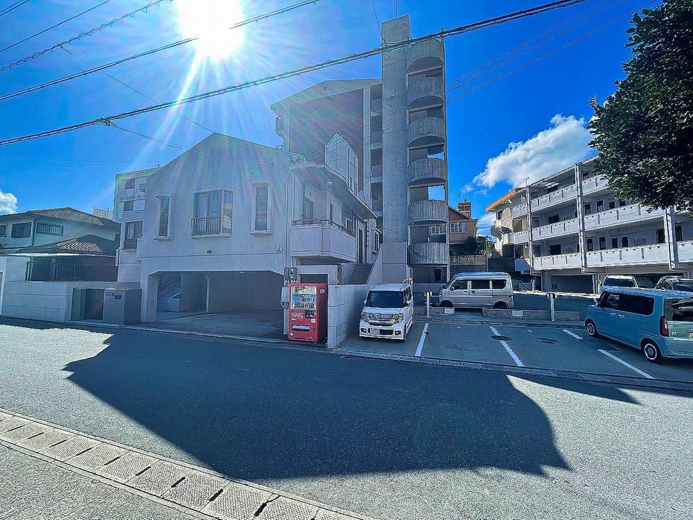 5LDK House and 6-Story Apartment for Sale in Nishihara, Okinawa - Thumbnail 3