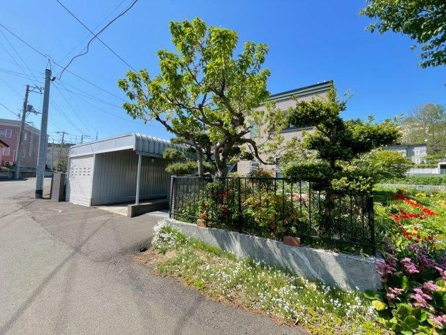 5LDK+S Detached House for Sale in Minami-ku, Sapporo, 179 sqm - Thumbnail 3