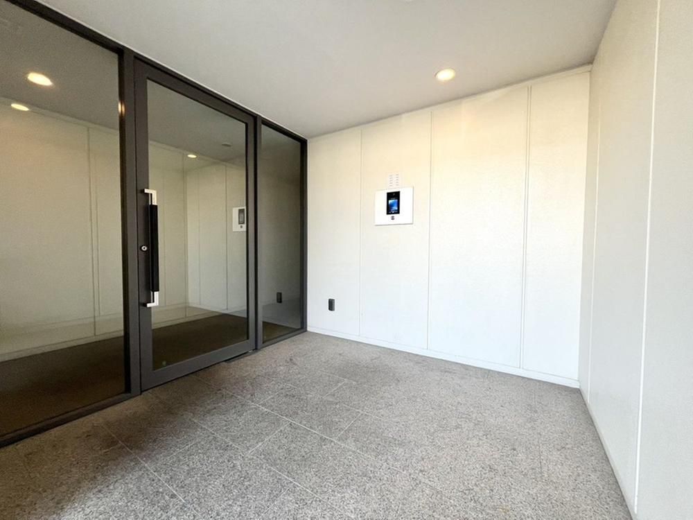 Renovated 3LDK Apartment for Sale in Nakahara Ward, Kawasaki - Thumbnail 2