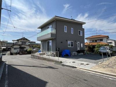 Modern 3LDK House in Matsuyama with Solar Power & Floor Heating — Exterior, Matsuyama, Ehime