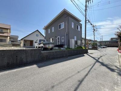 Modern 3LDK House in Matsuyama with Solar Power & Floor Heating — Exterior, Matsuyama, Ehime