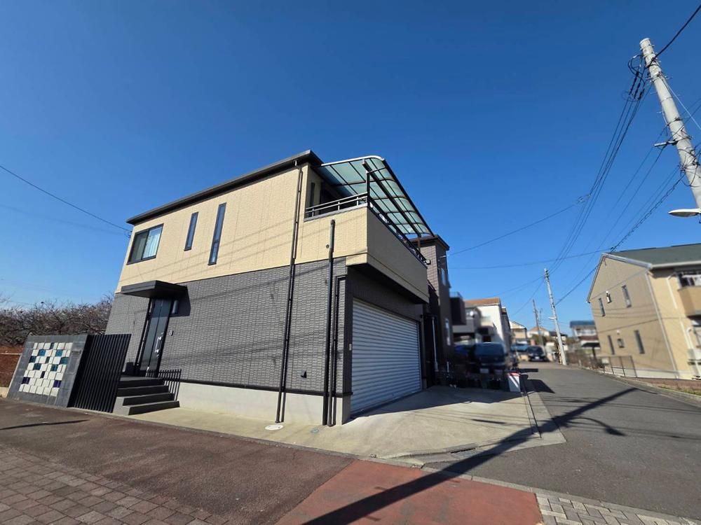 2LDK House in Akishima, Tokyo with Garage and Parking for 3 Cars - Thumbnail 2