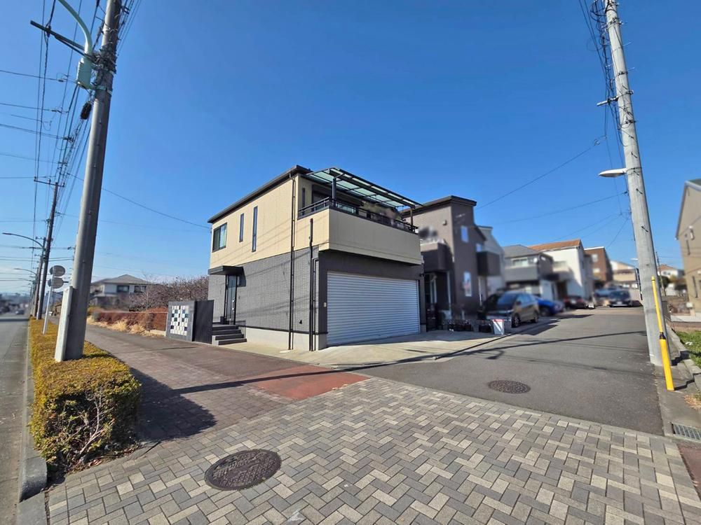2LDK House in Akishima, Tokyo with Garage and Parking for 3 Cars - Thumbnail 3