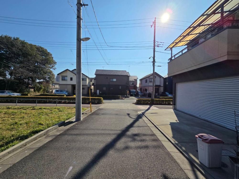 2LDK House in Akishima, Tokyo with Garage and Parking for 3 Cars - Thumbnail 4