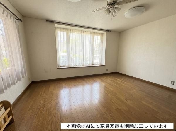 5LDK Resale House Near Minami-Heiwa Station in Sapporo - Thumbnail 3