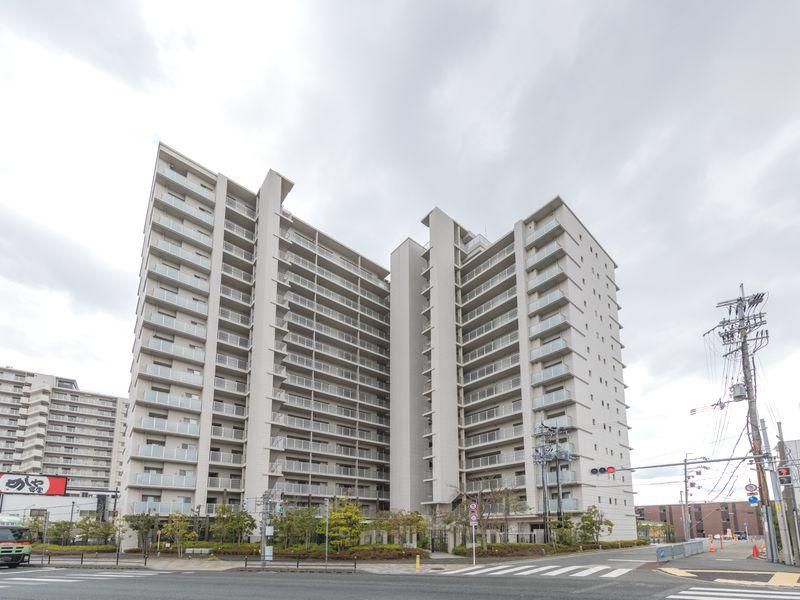 2LDK Apartment for Sale in Takatsuki, Osaka - 82.53m2 - Thumbnail 4