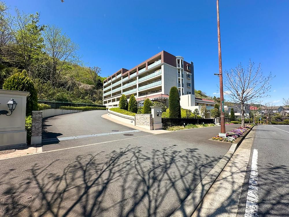 2LDK Apartment for Sale in Atsugi, Kanagawa - 72.83m2 - Thumbnail 2