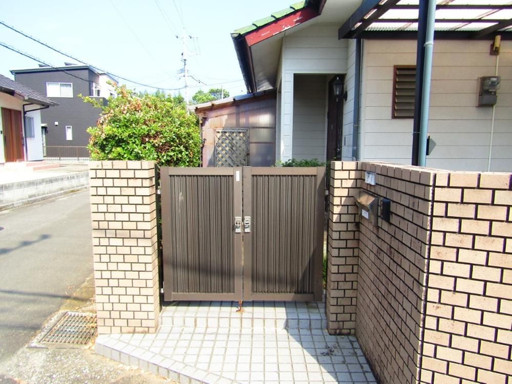 Used Detached House in Miyazaki City - 6DK, 84m2, 10,990,000 Yen - Thumbnail 3