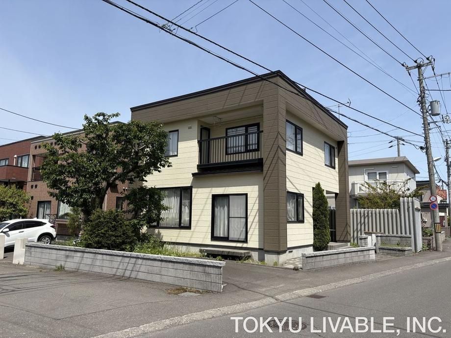 4LDK House in Minami-ku, Sapporo - 119m2 Corner Lot - Image 1