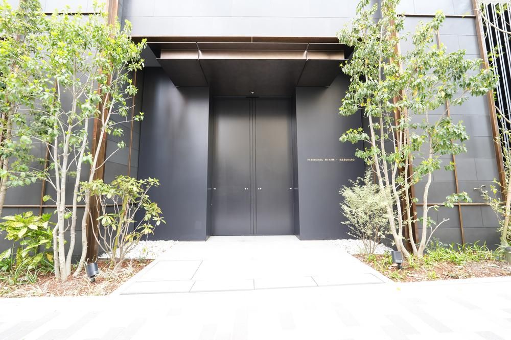 Park Homes Minami-Ikebukuro 3LDK Apartment in Toshima, Tokyo - Thumbnail 2