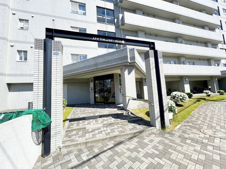 2LDK Apartment for Sale in Minami-ku, Sapporo - Royal Chateau Minami 33-Jo - Thumbnail 2