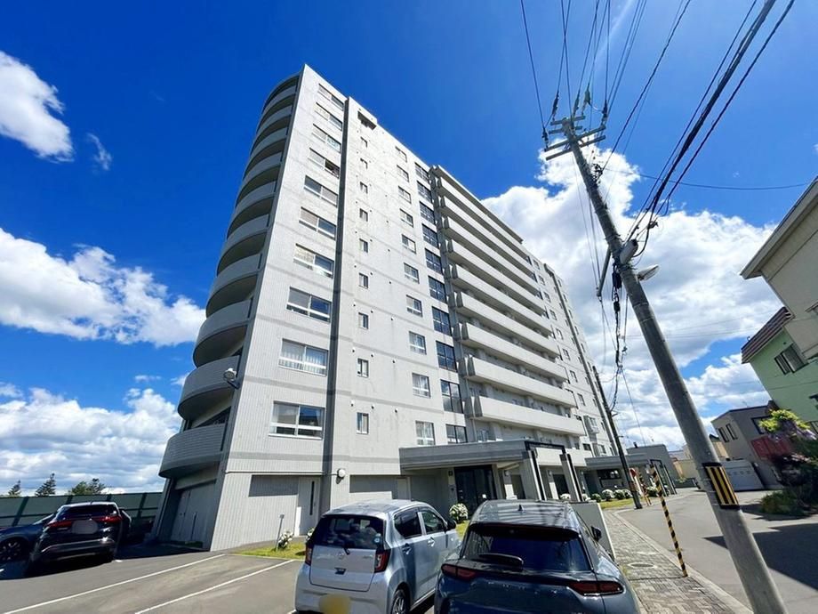 2LDK Apartment for Sale in Minami-ku, Sapporo - Royal Chateau Minami 33-Jo - Image 1