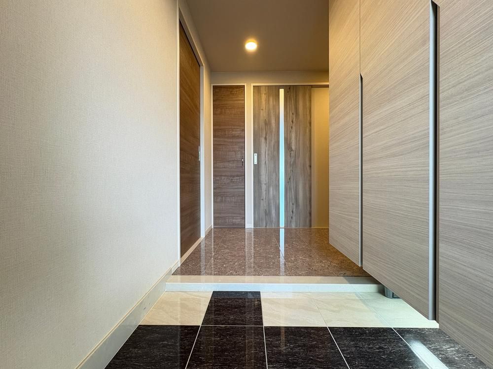 2LDK Apartment for Sale in Itoman, Okinawa with Ocean View - Thumbnail 2