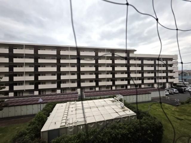 3LDK Apartment for Sale in Kōnosu, Saitama - Thumbnail 4