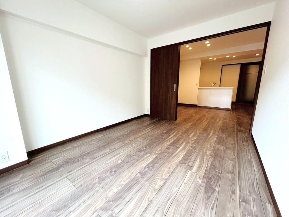 Renovated 2LDK Apartment Near Idogaya Station, Yokohama - Thumbnail 4