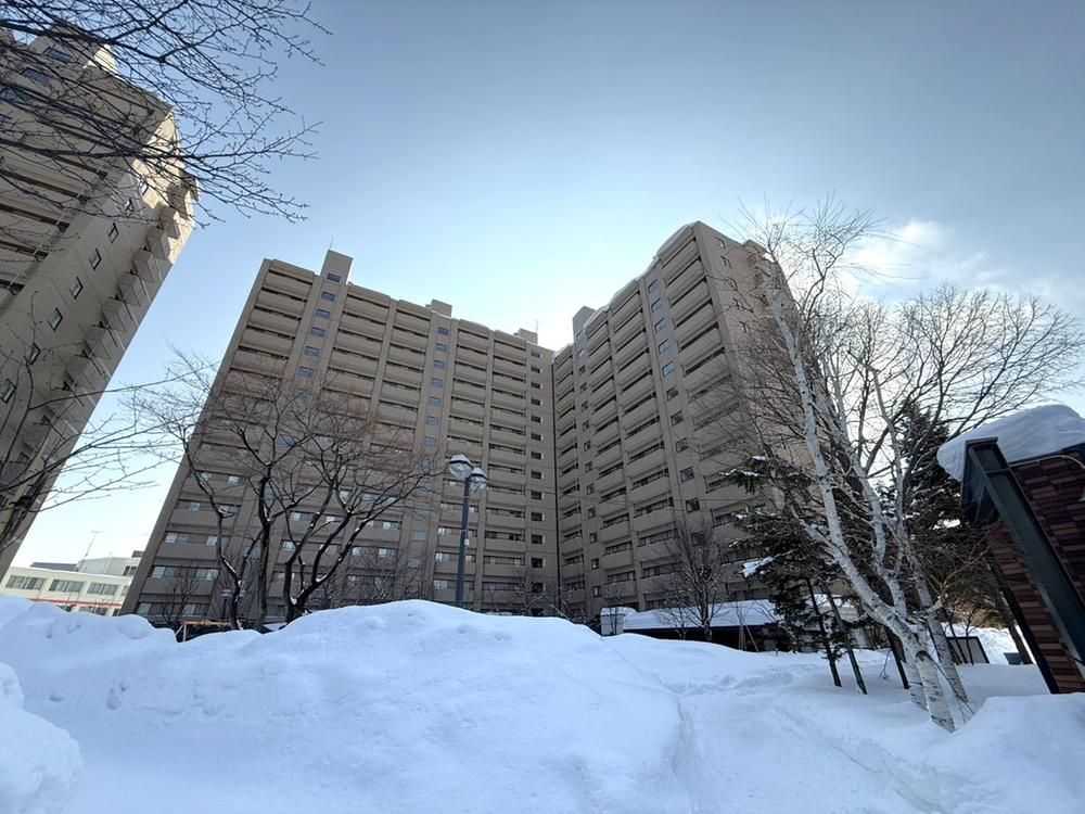 Royal Court Sapporo City Third Court 3LDK for Sale in Higashi-ku - Thumbnail 3