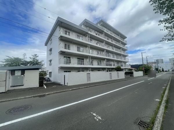 3LDK Apartment for Sale in Chuo Ward, Sapporo, Hokkaido - Thumbnail 2