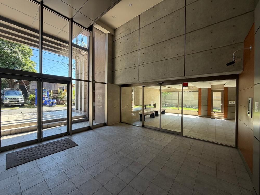 Renovated 3LDK Apartment in Kawasaki, Kanagawa for Sale - Thumbnail 2