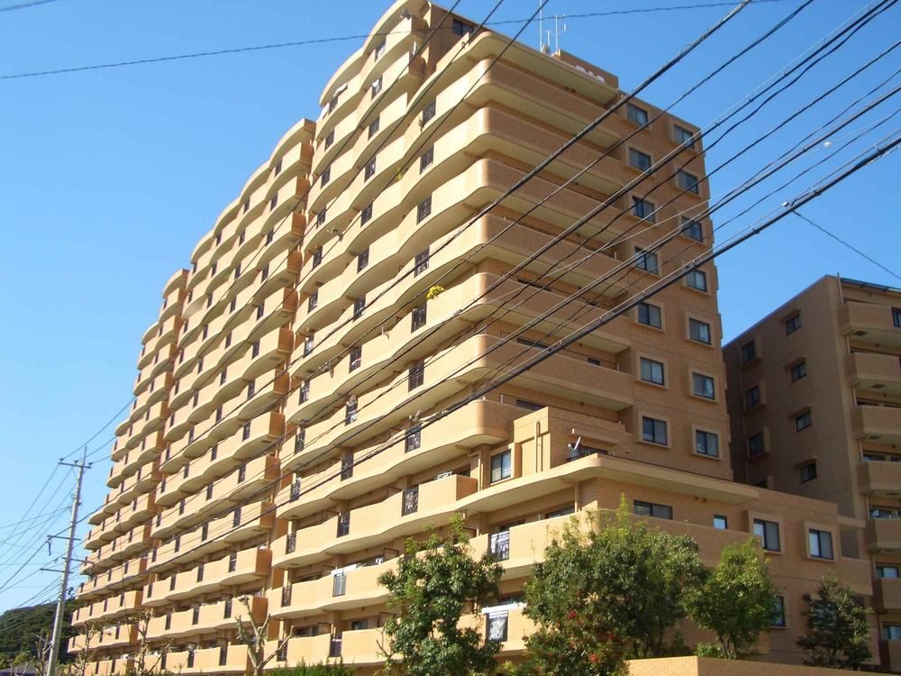 4LDK Apartment for Sale in Miyazaki City, Miyazaki Prefecture - Image 1